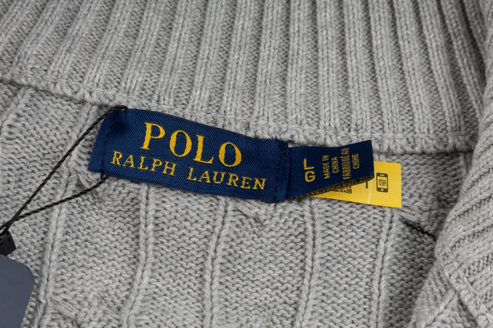 P260 #R98 RALPH LAUREN Ralph Lauren nine-color classic small label embroidery logo full zipper knitted cable cardigan sweater, high-density LOGO embroidery on the chest, original customization of tag accessories. Made of pure cotton yarn, pure cotton is skin-friendly and comfortable, small label war horse embroidered twist zipper cardigan sweater 🐎 high quality, follow the blogger to learn how to wear it! Let’s buy a Ralph Lauren cable sweater. It’s a super hard-to-find series after it became popular. It’s hard to find one on the official website. It’s simple and practical to wear, with a lazy and loose feel. The thickened fabric has more texture, feels soft and delicate, and has a loose fit. Whether worn alone or layered, you can wear different styles of fashion with just one piece!   Size：XS S M L
